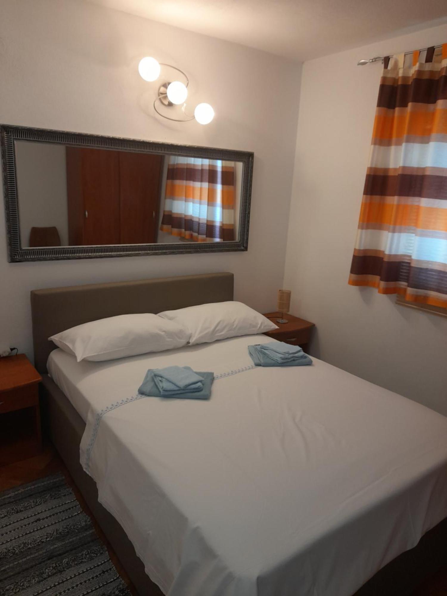 Nives B. Apartment Supetar Bagian luar foto