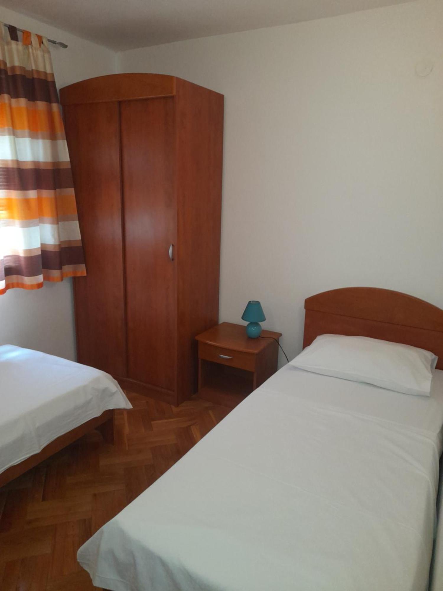 Nives B. Apartment Supetar Bagian luar foto
