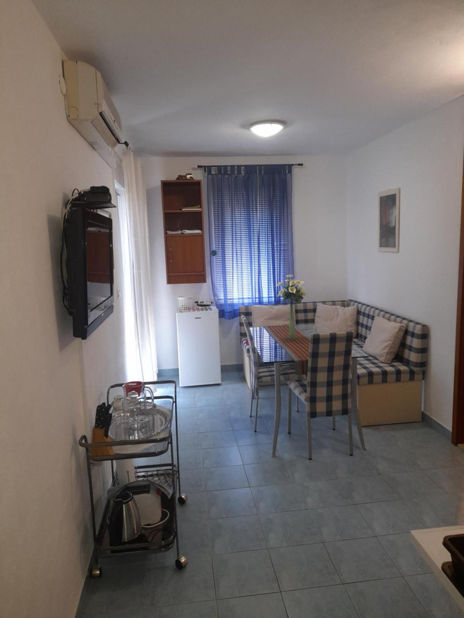 Nives B. Apartment Supetar Bagian luar foto