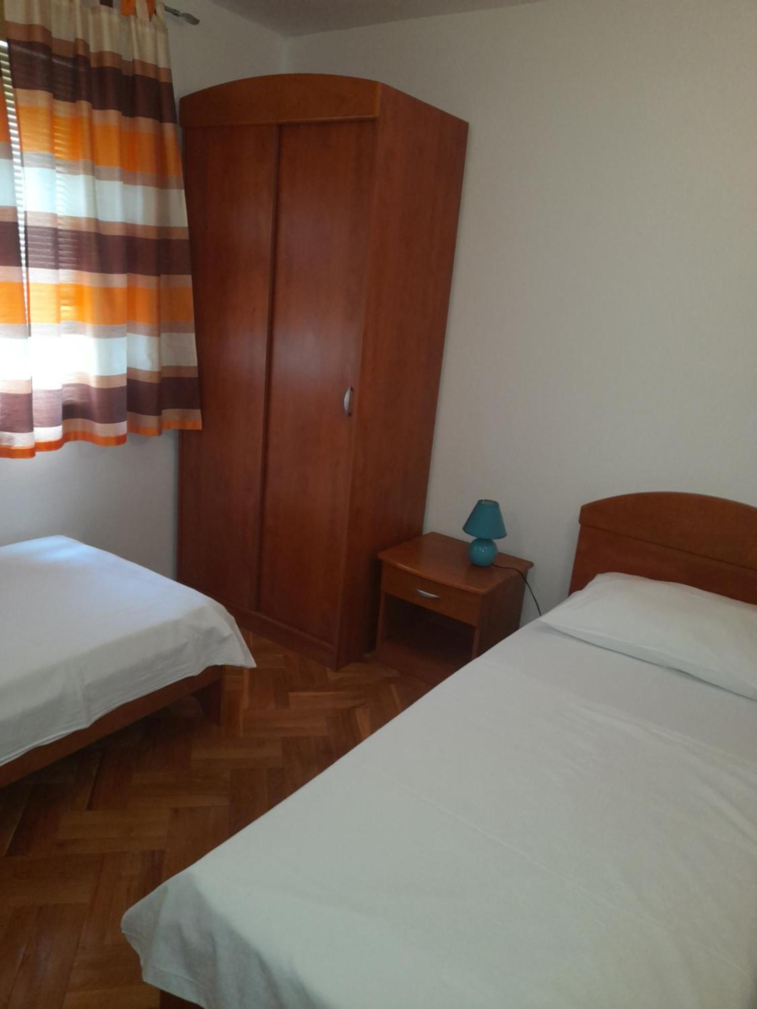 Nives B. Apartment Supetar Bagian luar foto