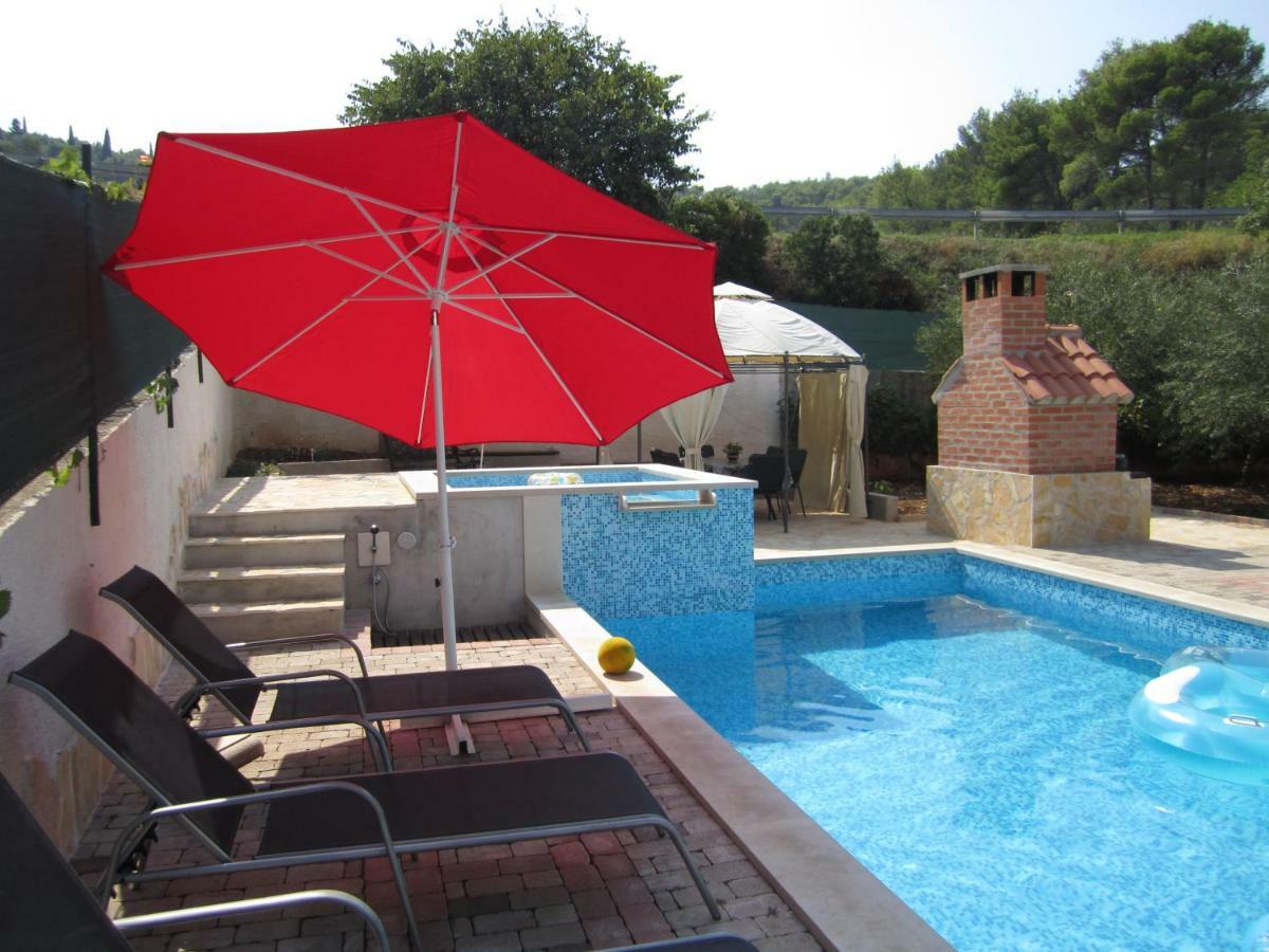 Nives B. Apartment Supetar Bagian luar foto