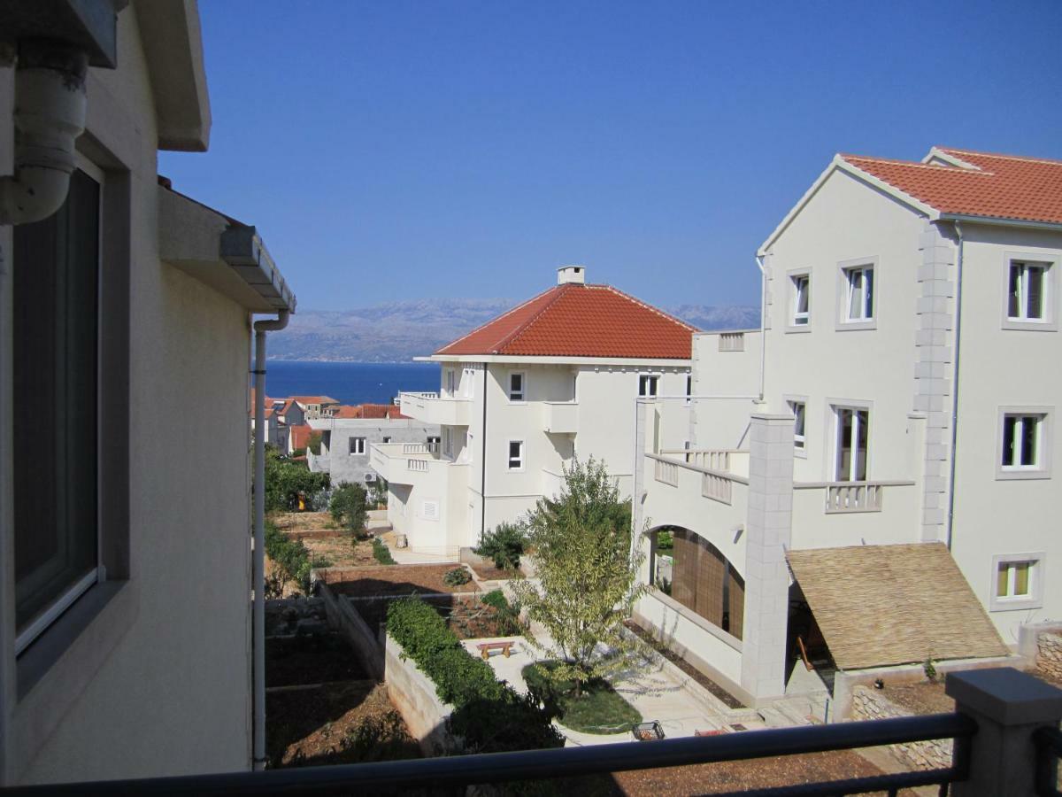 Nives B. Apartment Supetar Bagian luar foto