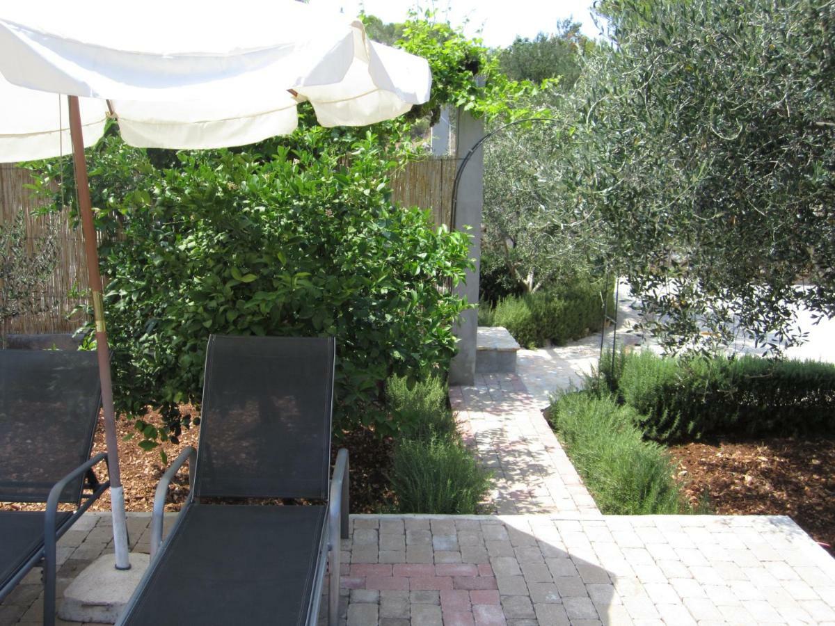Nives B. Apartment Supetar Bagian luar foto