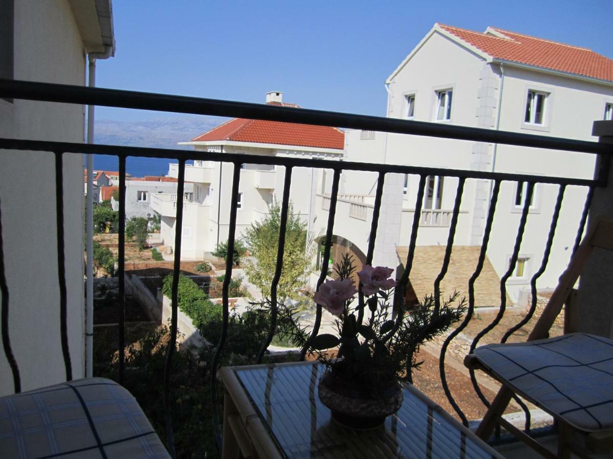 Nives B. Apartment Supetar Bagian luar foto