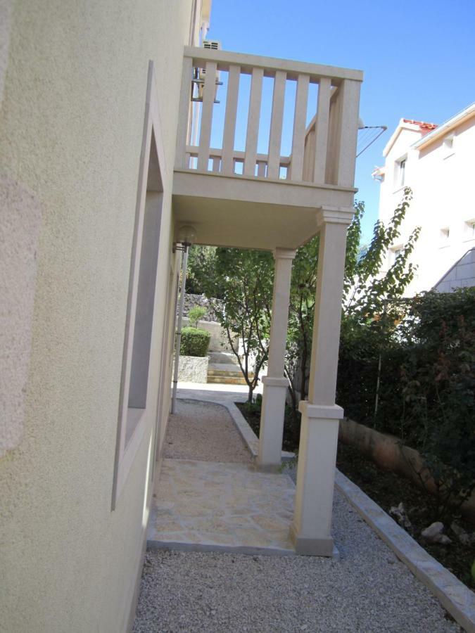 Nives B. Apartment Supetar Bagian luar foto
