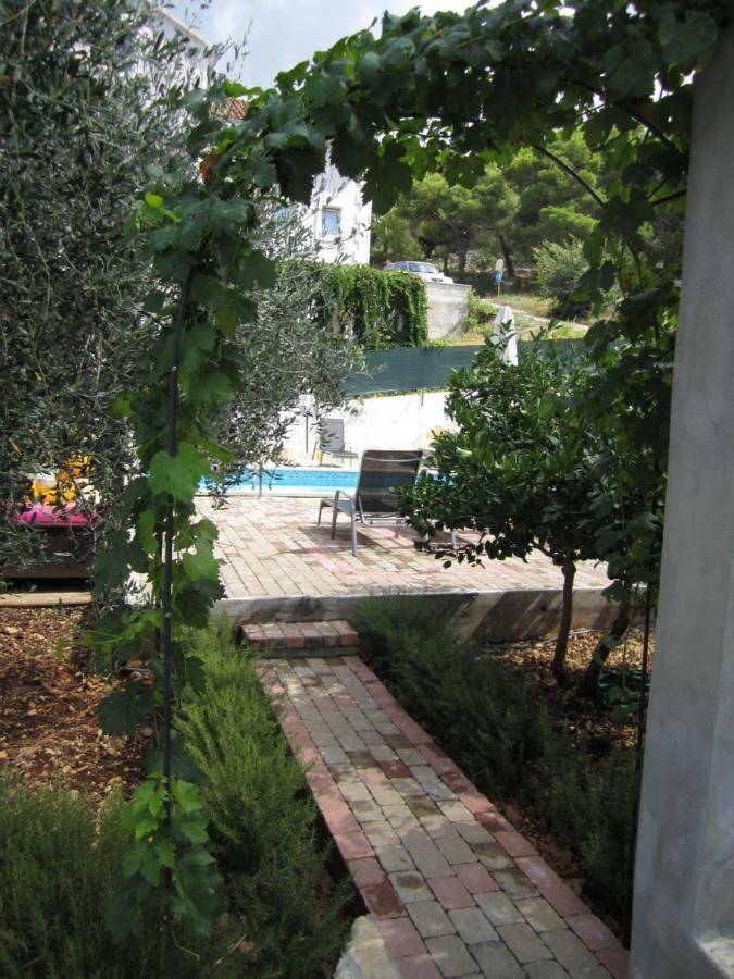 Nives B. Apartment Supetar Bagian luar foto