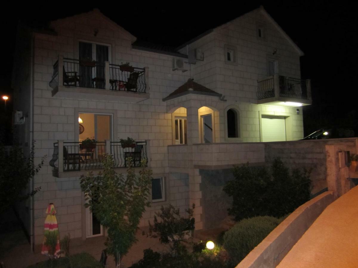 Nives B. Apartment Supetar Bagian luar foto