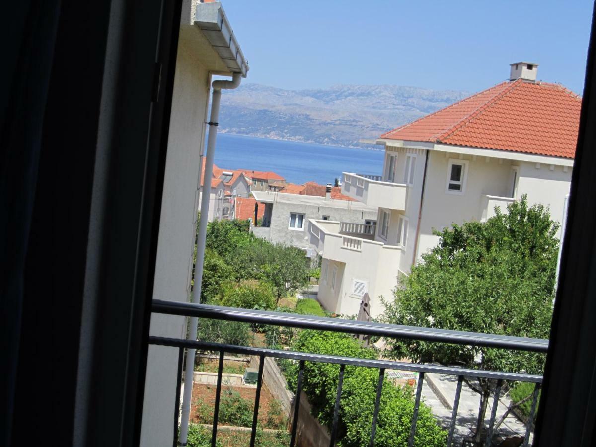 Nives B. Apartment Supetar Bagian luar foto