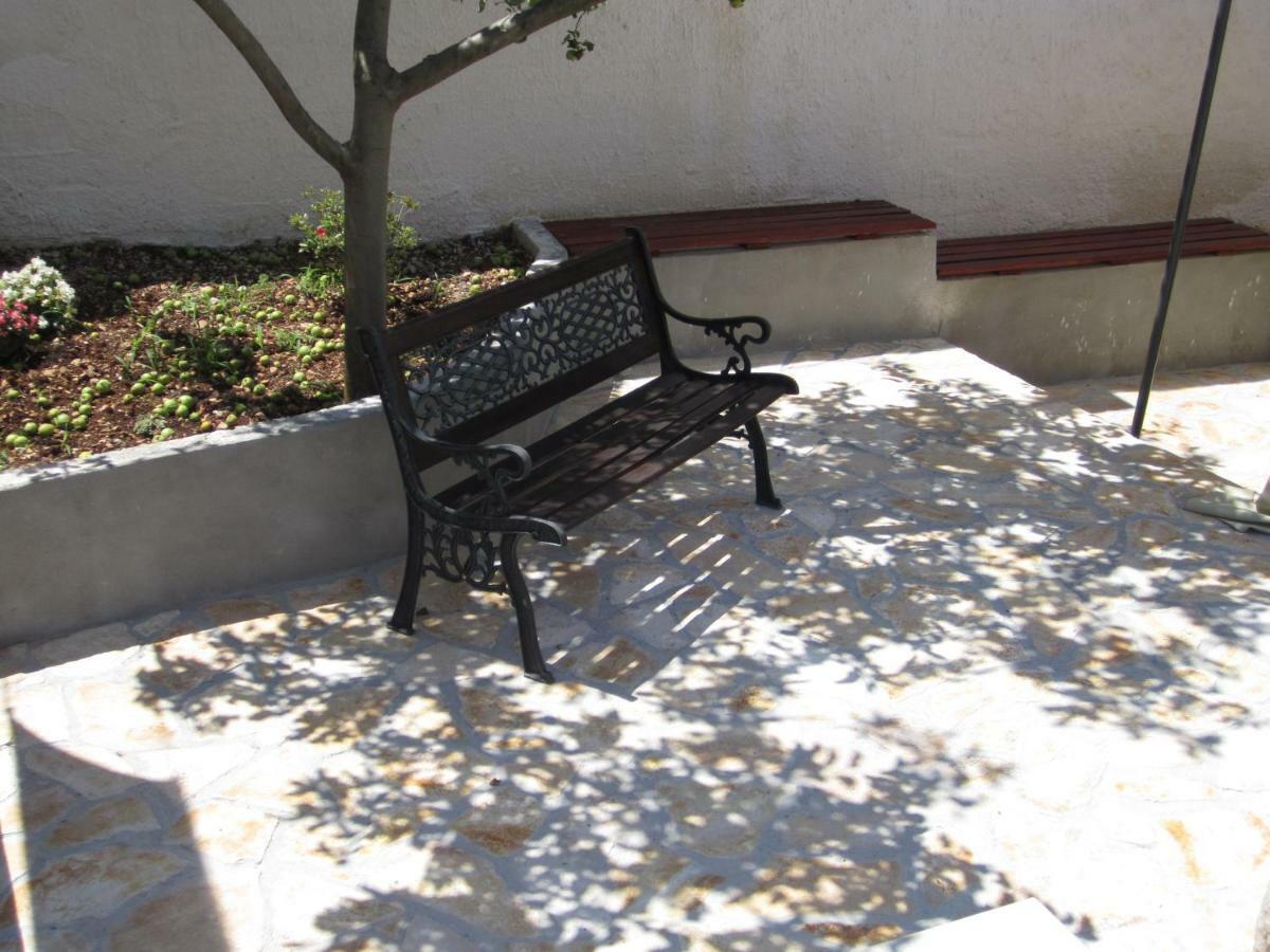 Nives B. Apartment Supetar Bagian luar foto