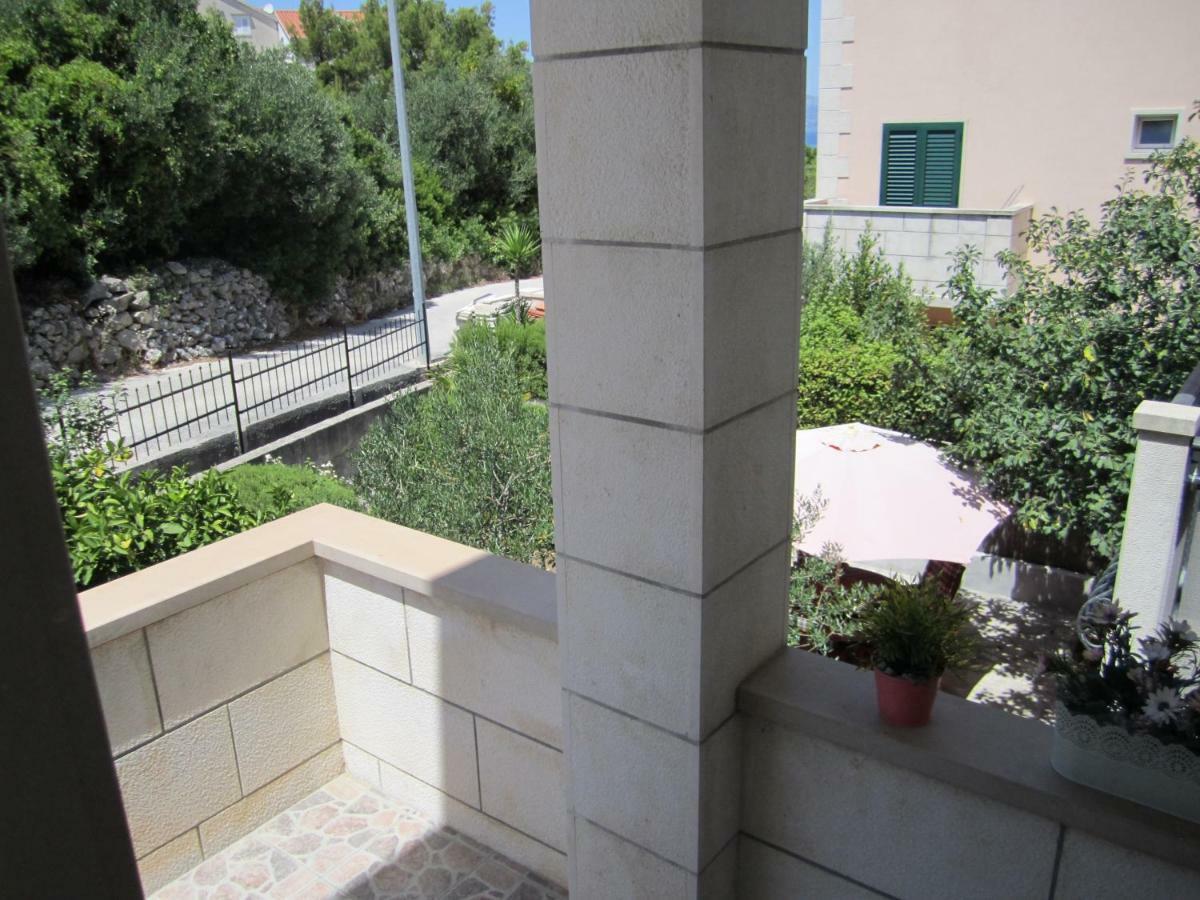 Nives B. Apartment Supetar Bagian luar foto