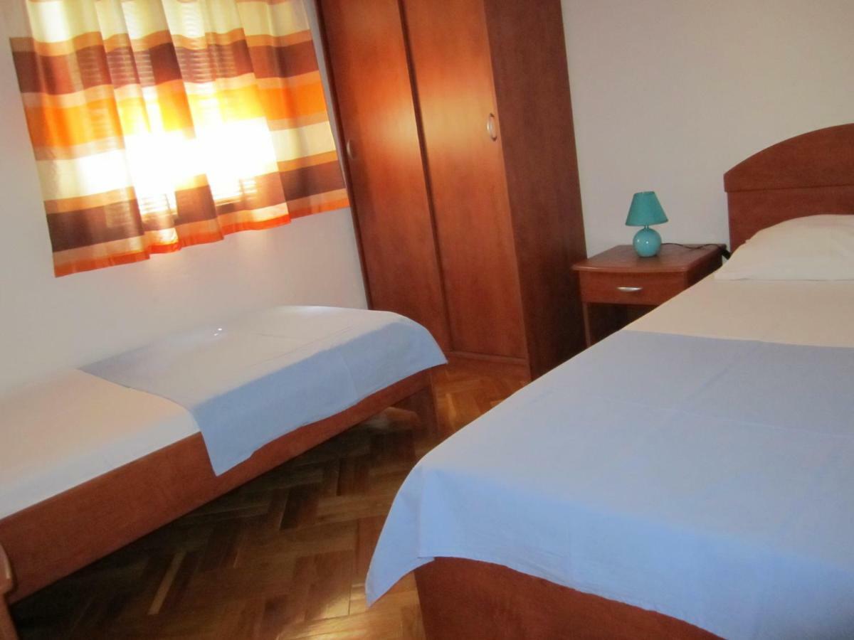 Nives B. Apartment Supetar Bagian luar foto